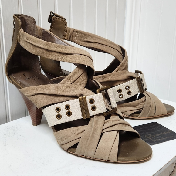 B Makowsky Ruched Saffron Stone Leather Stack Heel Sandals 9.5 EUC - Picture 2 of 9